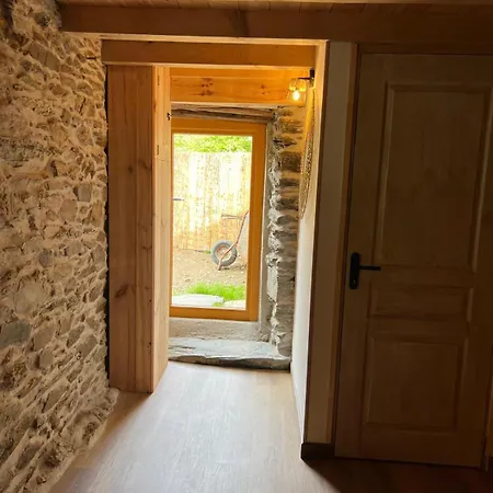 Au Coeur Des Pyrenees Avec Jacuzzi شاليه Melles